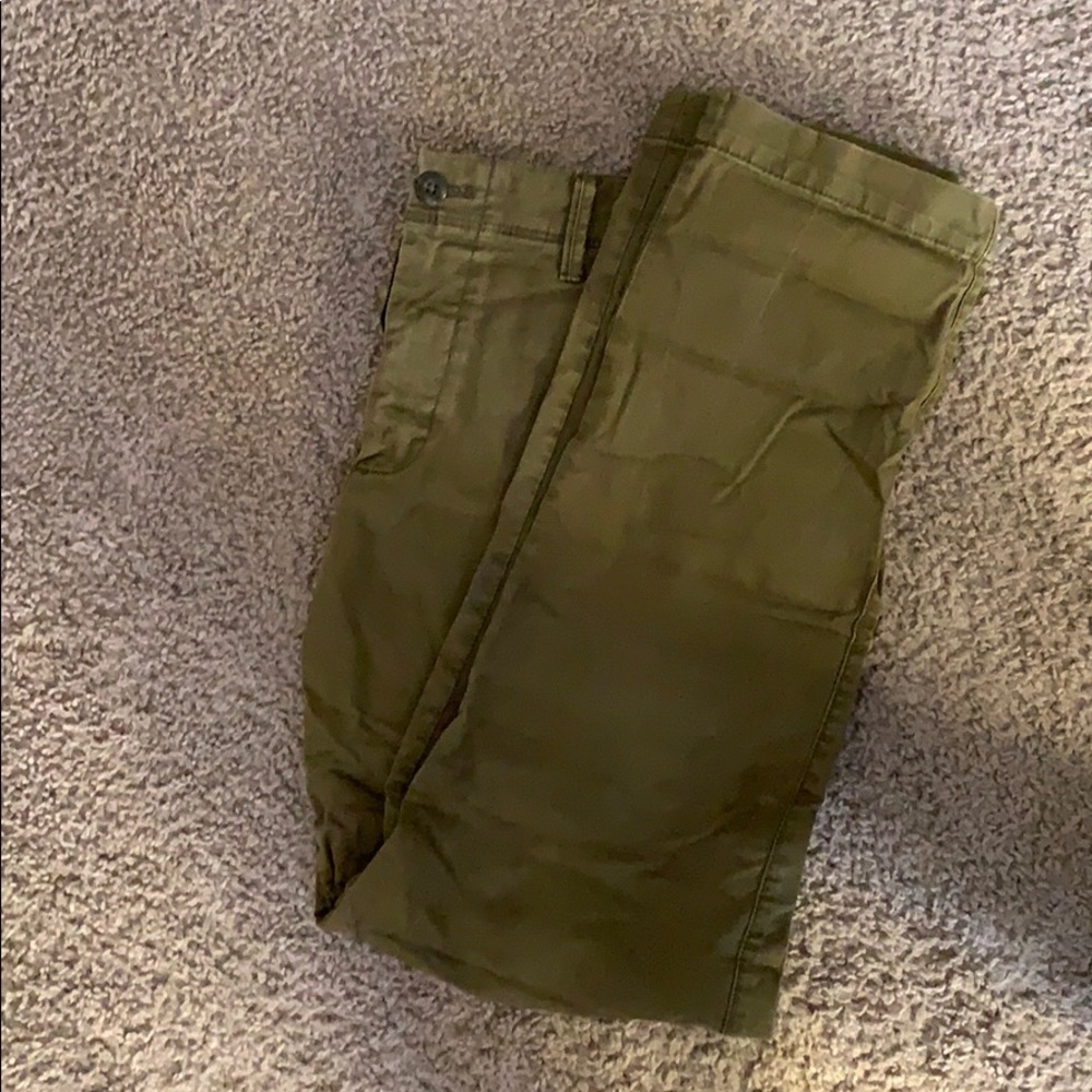 GAP Men’s army green slim stretch khakis in 34x30